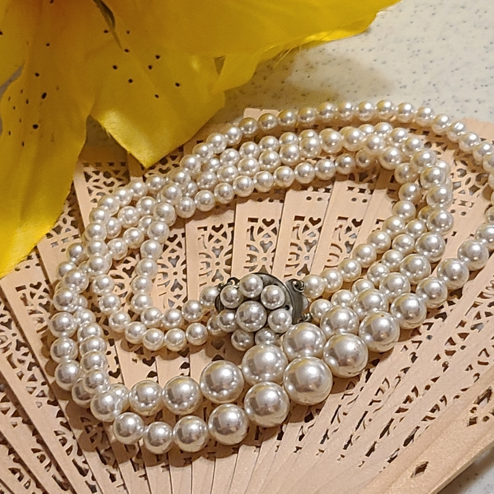 Ladies Necklace Pearls for sale